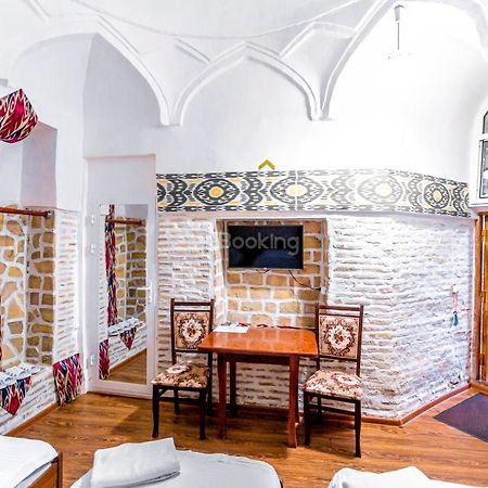 Okhun Madrasah15Th-16Th Century Hotel Buxoro Luaran gambar