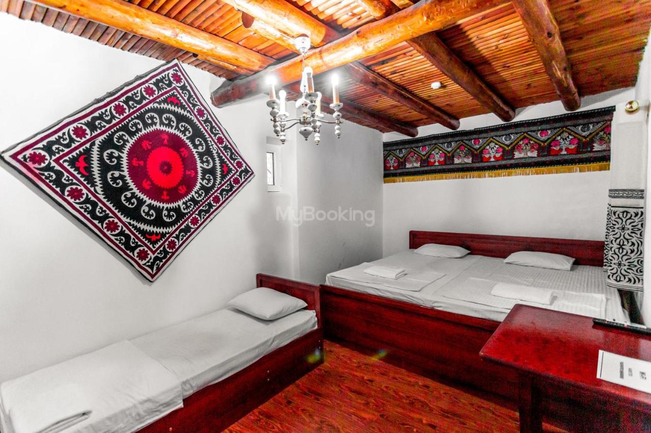 Okhun Madrasah15Th-16Th Century Hotel Buxoro Luaran gambar
