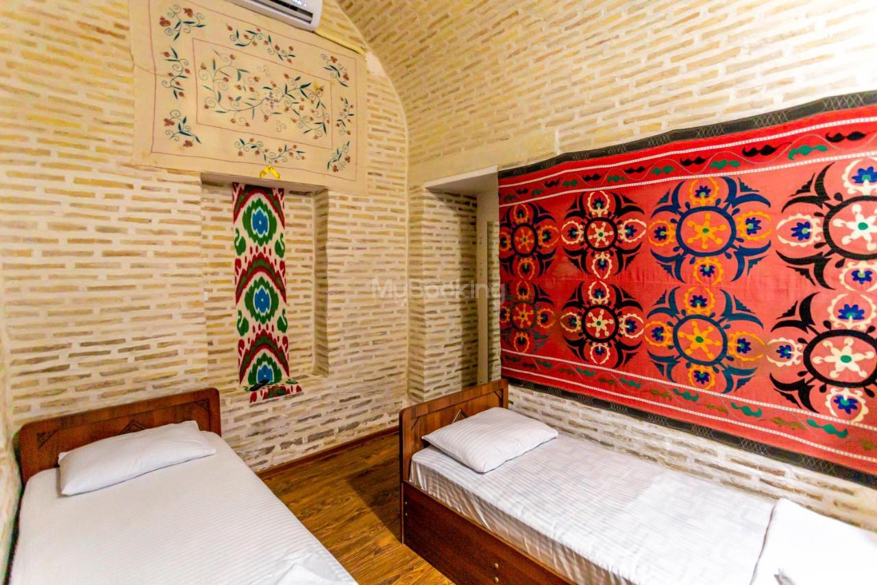 Okhun Madrasah15Th-16Th Century Hotel Buxoro Luaran gambar