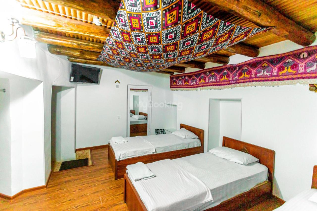 Okhun Madrasah15Th-16Th Century Hotel Buxoro Luaran gambar