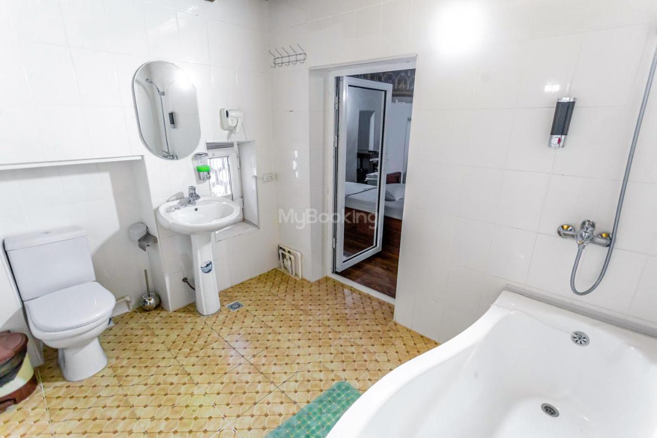 Okhun Madrasah15Th-16Th Century Hotel Buxoro Luaran gambar