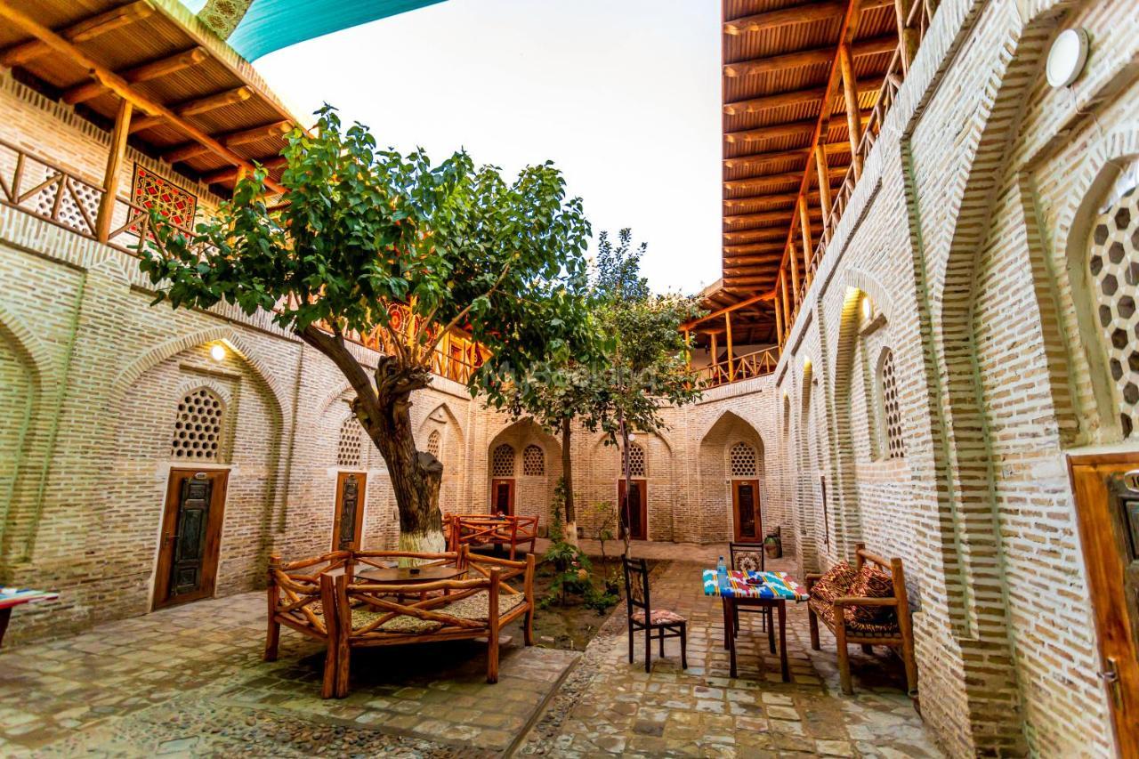 Okhun Madrasah15Th-16Th Century Hotel Buxoro Luaran gambar