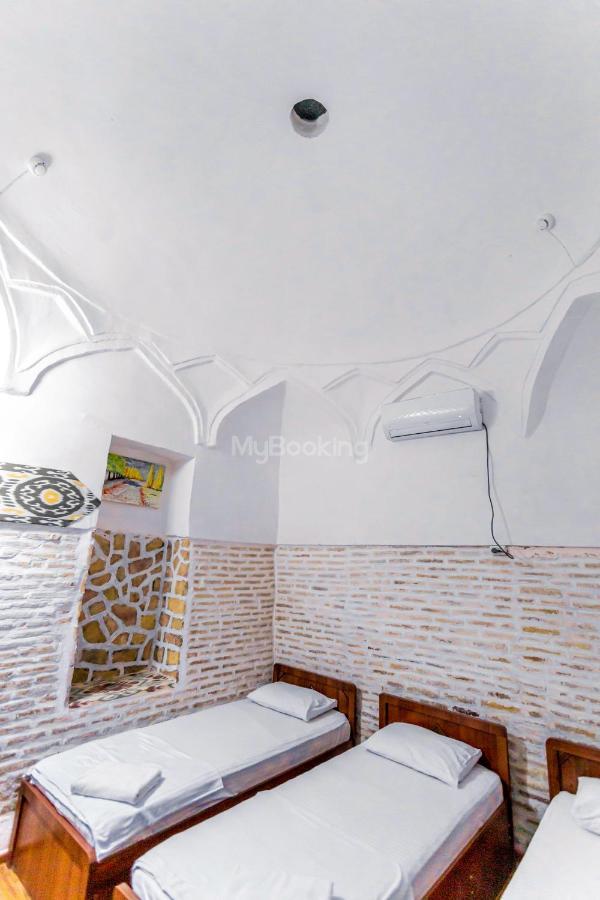 Okhun Madrasah15Th-16Th Century Hotel Buxoro Luaran gambar